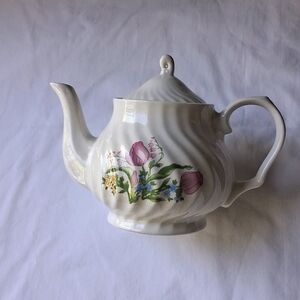 Vintage teapot Floral Pattern Design